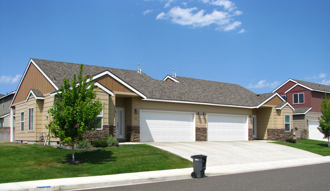 Building Photo - Parkview Village at Hansen Park