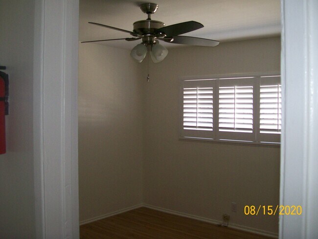 BR 2 - 6013 Menlo Ave