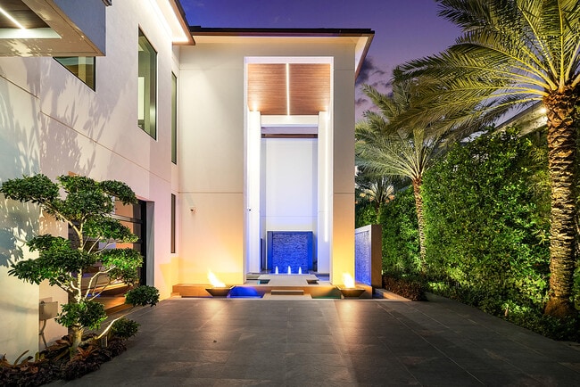 Building Photo - 2934 NE 8th Ave