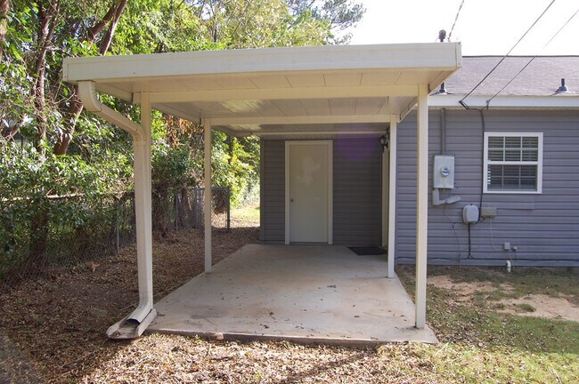 Building Photo - 111 Smallridge St