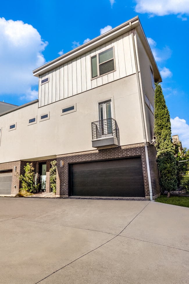 Primary Photo - 4977 Zuma Ct