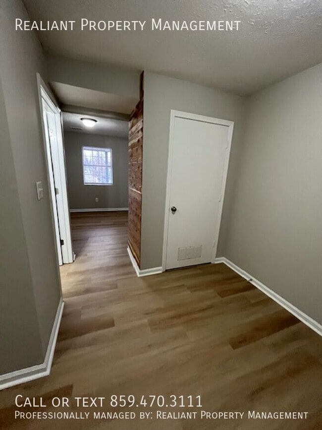 Building Photo - 31 Hurley St