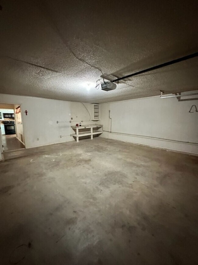 Building Photo - 2-story townhome in SW Lubbock