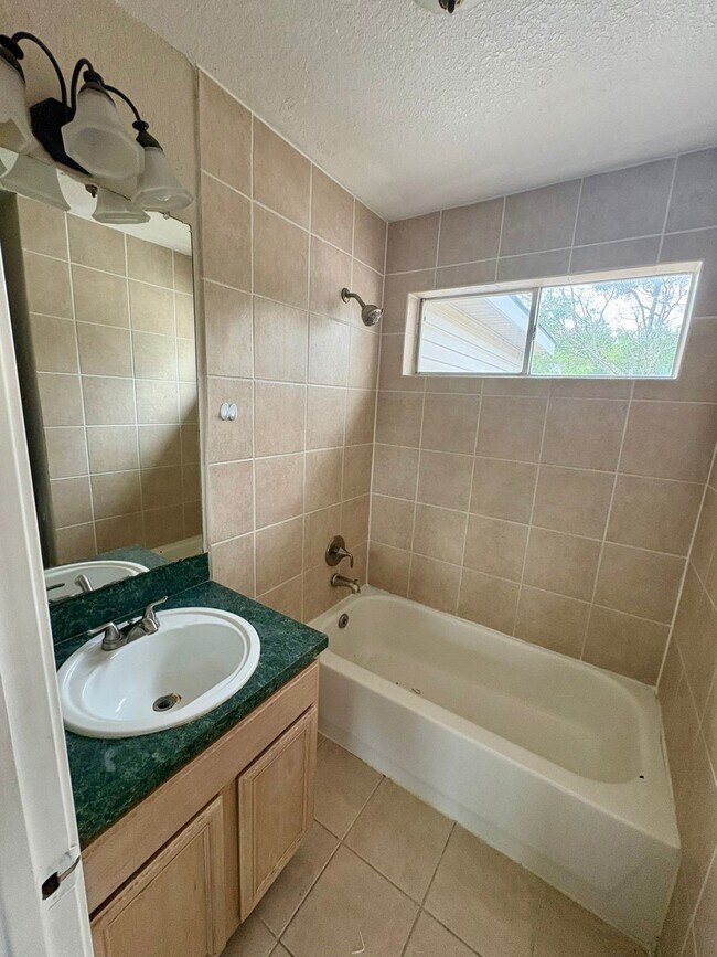 Building Photo - 2117 Whittier Dr