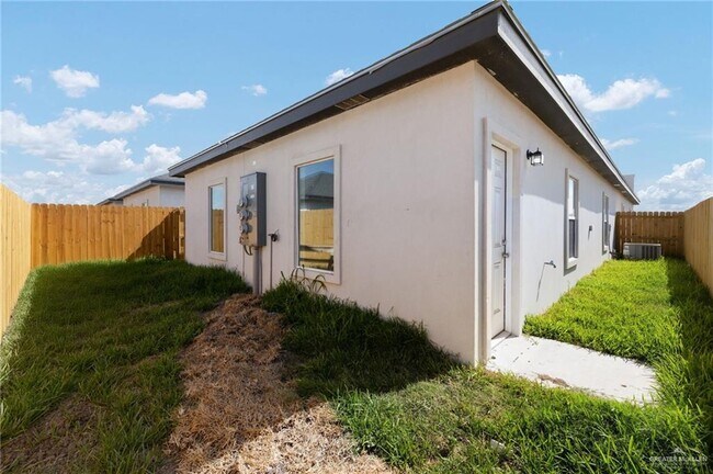 Building Photo - 21 Hilltop Ave
