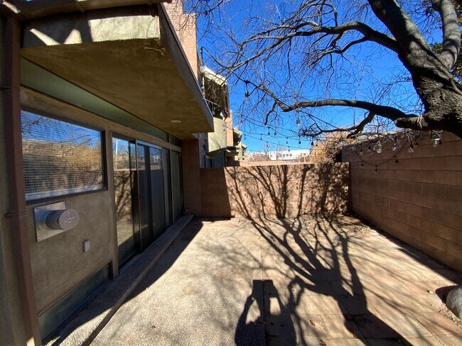 Building Photo - 3 Bedroom Townhome Available Near Eubank Blvd NE & Montgomery Blvd NE!