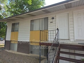 Building Photo - 2854 Elm Cir