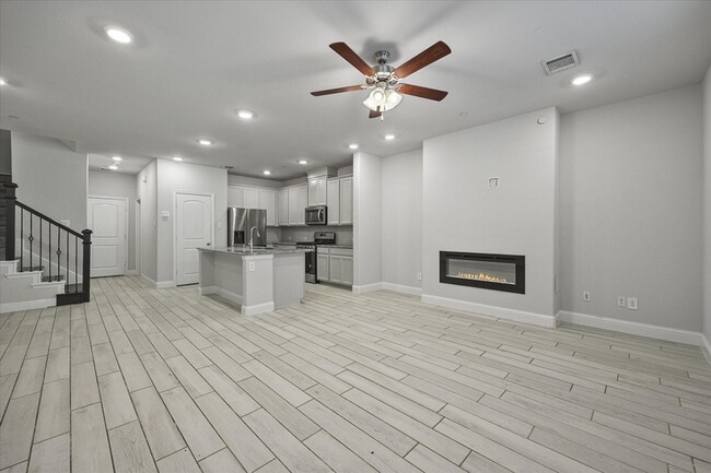 Building Photo - 7808 Manilla Dr