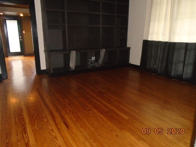 Building Photo - 420 W 13th St