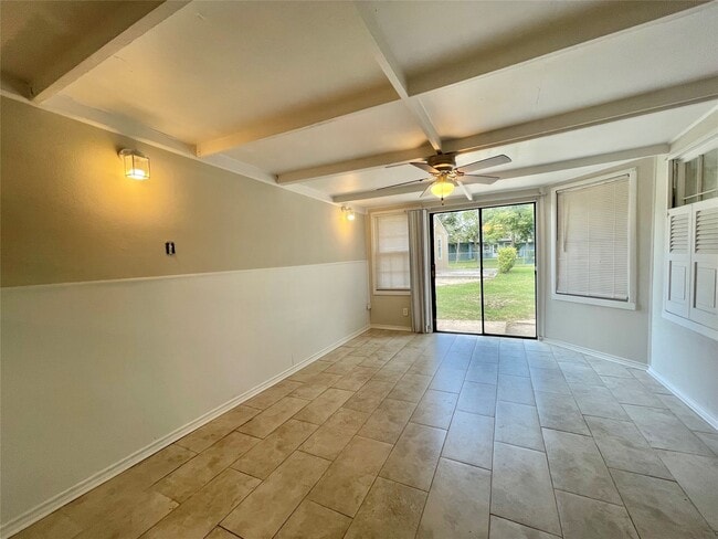 Building Photo - 1112 Southampton Dr