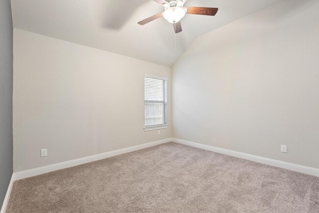 Building Photo - 18716 Laurel Hills Dr