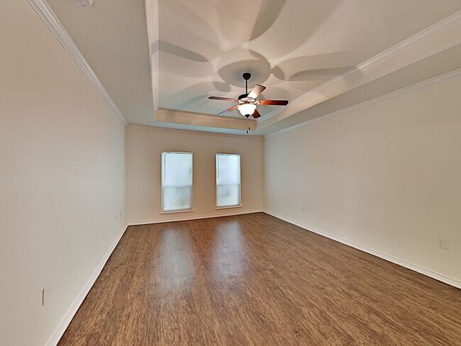 Building Photo - No Applications Fees* $500 off first month...