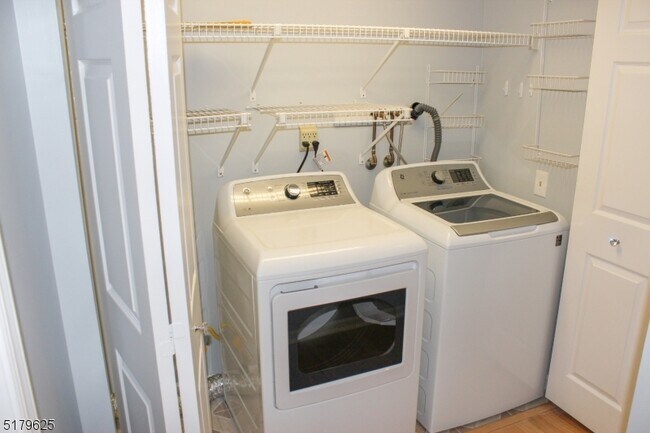 Building Photo - 11 Heritage Dr