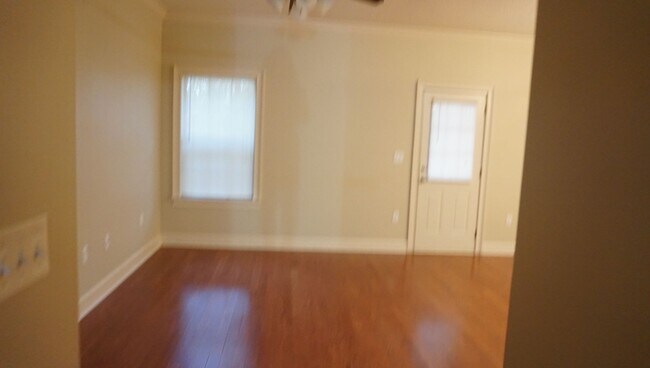 Building Photo - 3406FBarack