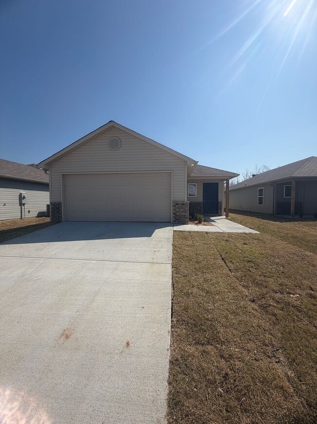 Building Photo - 110 Sofia Dr