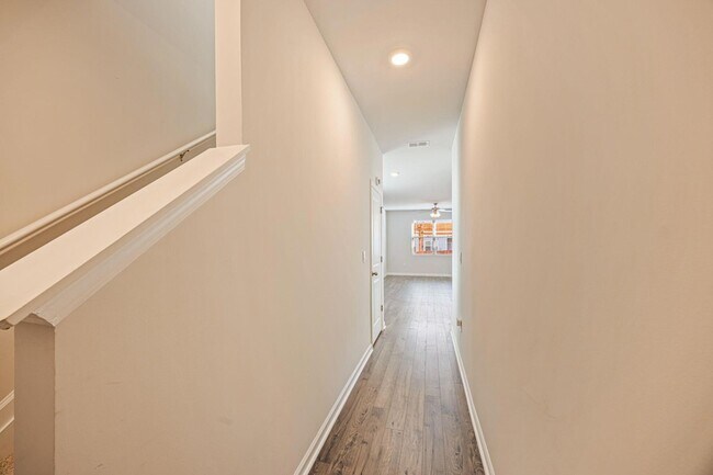 Building Photo - 5438 Thrasher Ln