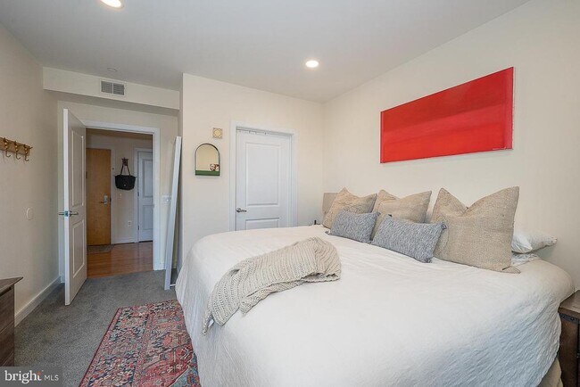 Building Photo - 111 S 15th St