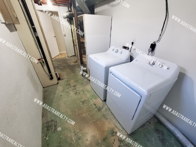 Building Photo - Absolutley Beautiful 4 Bedroom 2.5 Bath Overland Park Home-Available NOW!!