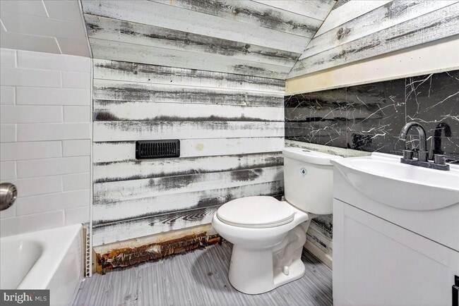 Building Photo - 6 Sherwood Ln