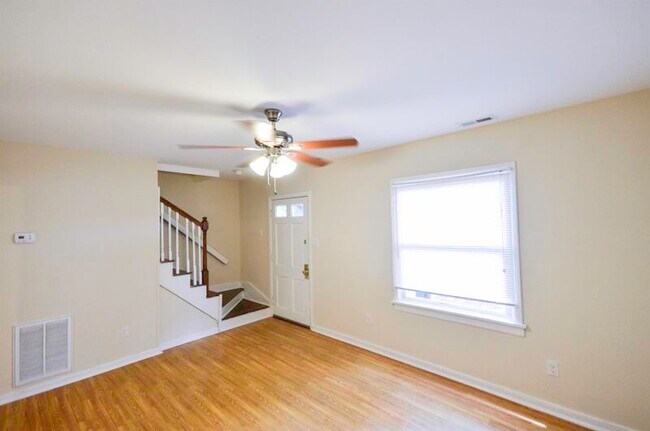 Building Photo - 2118 Parkwood Ave