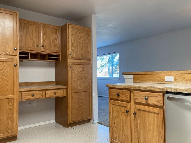 Building Photo - Beautiful Home In Bozeman!