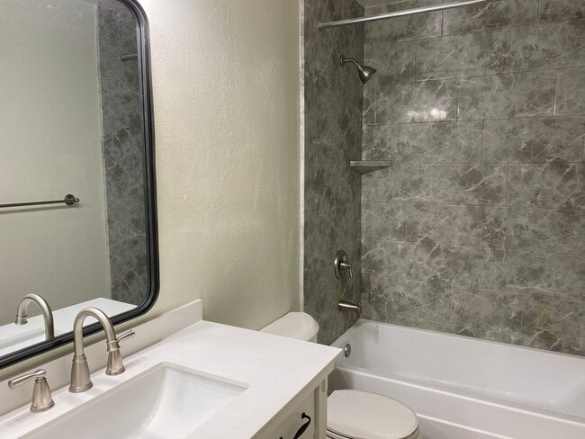 Building Photo - 1481 Parkway Dr