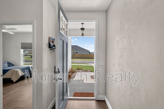 Building Photo - 1075 SW 66th Ter