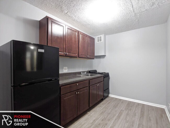 Building Photo - 7333 N Ridge Blvd