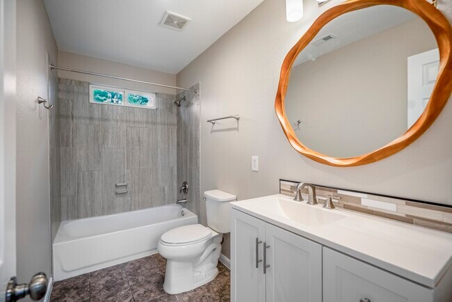 Building Photo - 628 Foster St