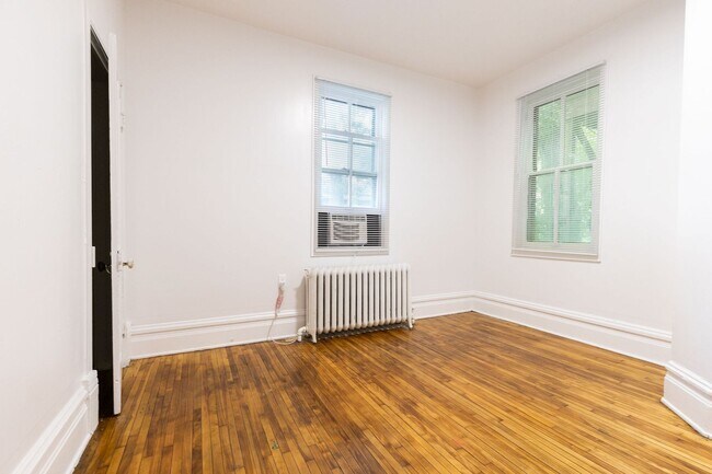 Building Photo - 1406 N 15th Ave