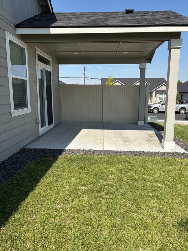 Building Photo - Beautiful Newer Home for Rent in Mae Valley.