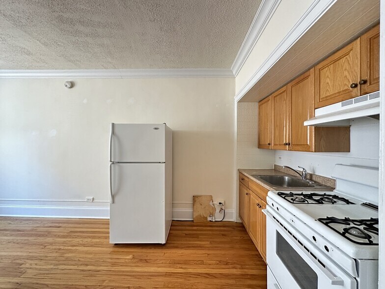Building Photo - 2737 N Spaulding Ave