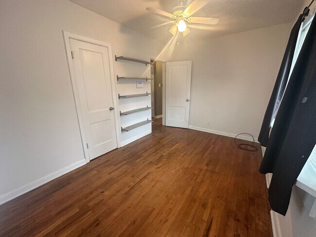 Building Photo - Charming 2 bedroom, 1 bath on a corner lot with large fenced backyard.