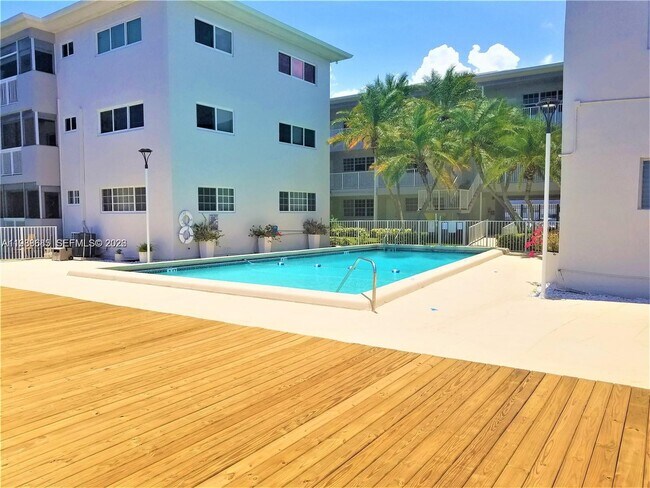 Building Photo - 462 Golden Isles Dr