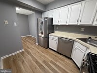 Building Photo - 132 Leedom Way