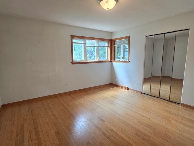Building Photo - 8418 W Crain St