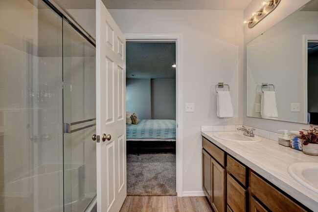 Building Photo - 4 bed 2 bath home for rent