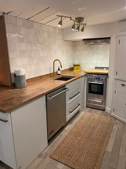 Building Photo - 402 N Cleveland St