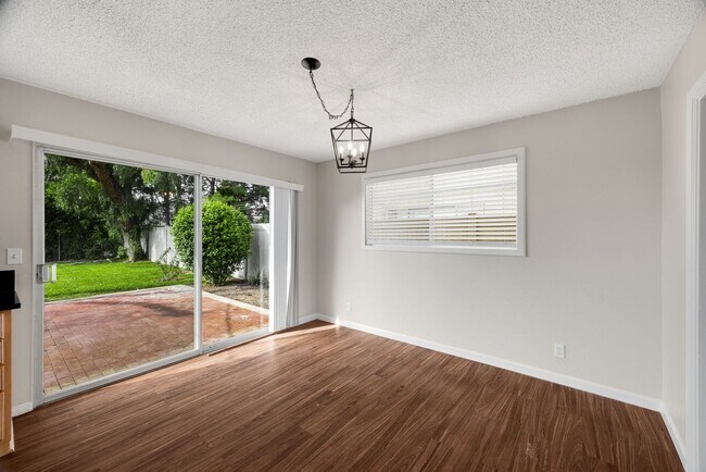 Building Photo - Tri Level 4 bedroom plus Family Room in Yorba Linda