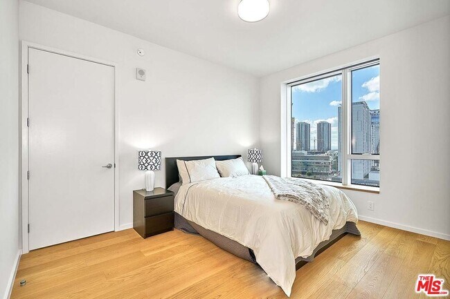 Building Photo - 889 Francisco St