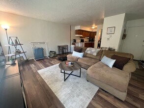 Building Photo - Spacious 1 Bedroom Apartment! COMING SOON! - Avaliable August 1st