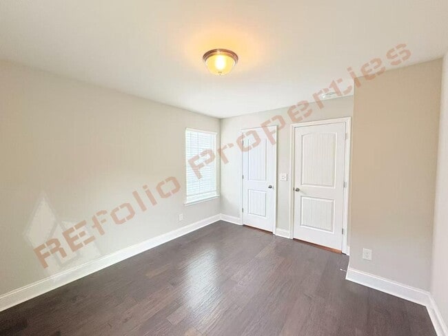 Building Photo - 713 Newlyn Dr