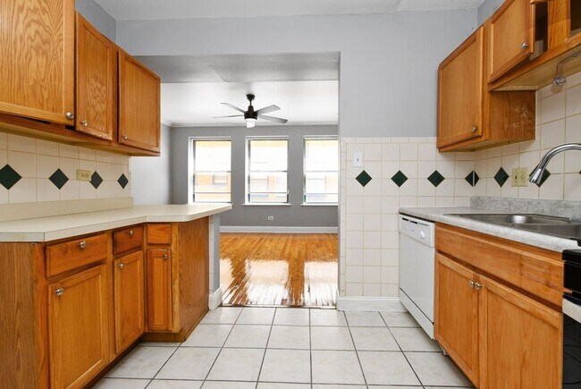 Building Photo - One Bedroom Unit in South Shore