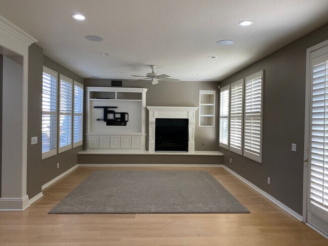 Building Photo - 5 Bed, 5 bath cul-de-sac Executive Home
