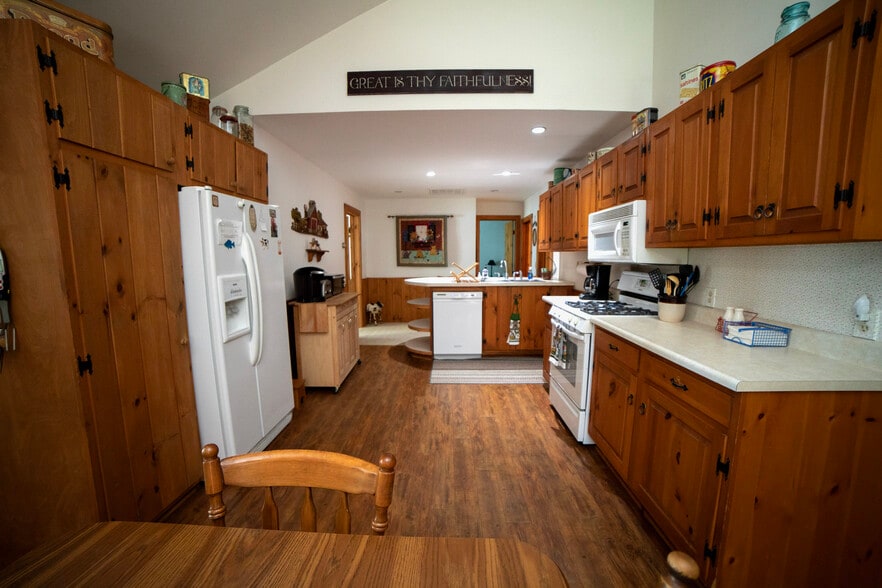 Kitchen - 6 Sandy Cv