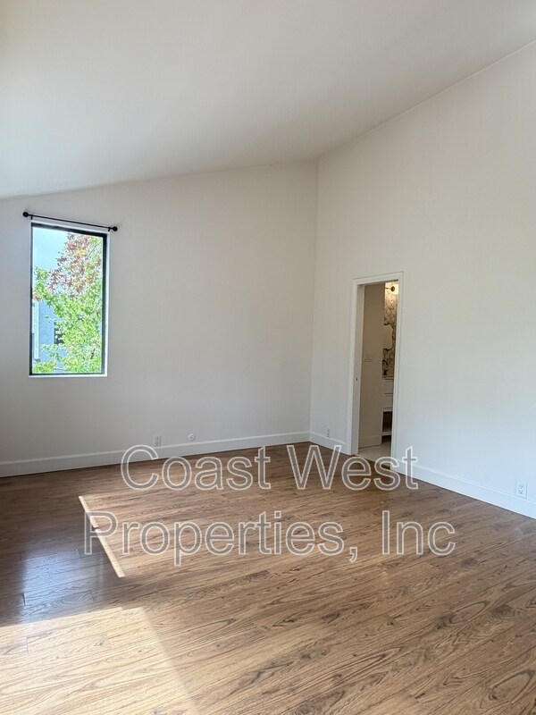 Building Photo - 3310 Via Alicante