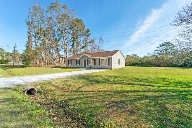 Building Photo - 136 Sandy Dr
