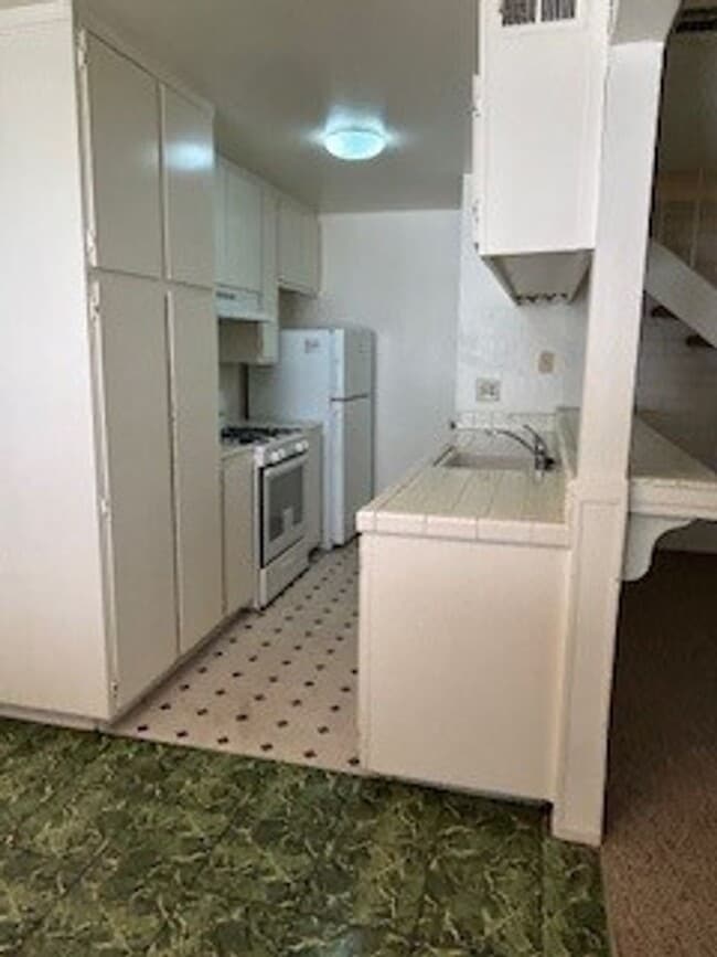 Building Photo - La Buena Vida Townhouse