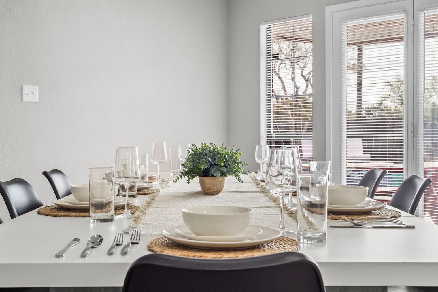 Building Photo - 1040 Eagle Dr