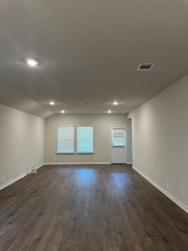 Building Photo - 21150 Boulder Flts
